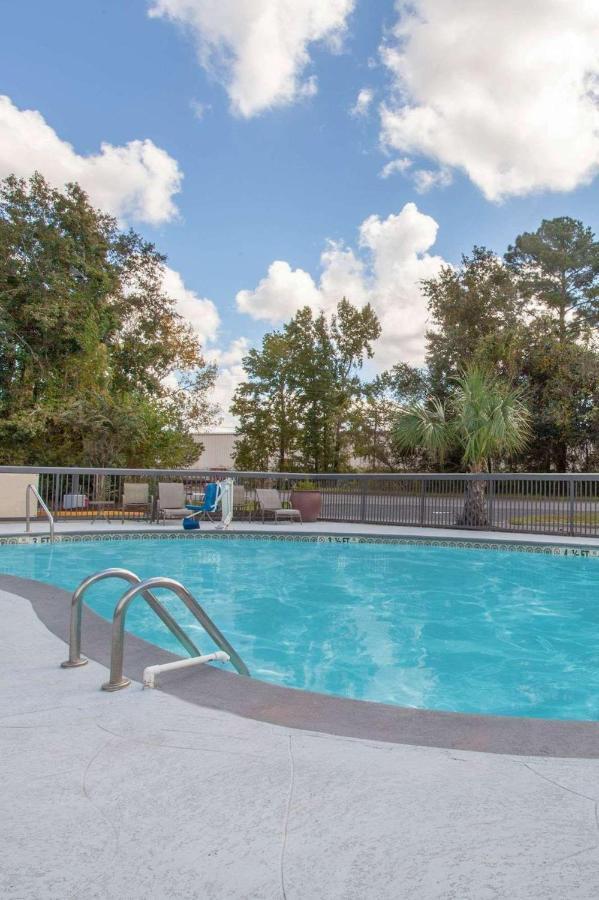 Wingate By Wyndham Charleston Coliseum Hotel North Charleston Exterior photo