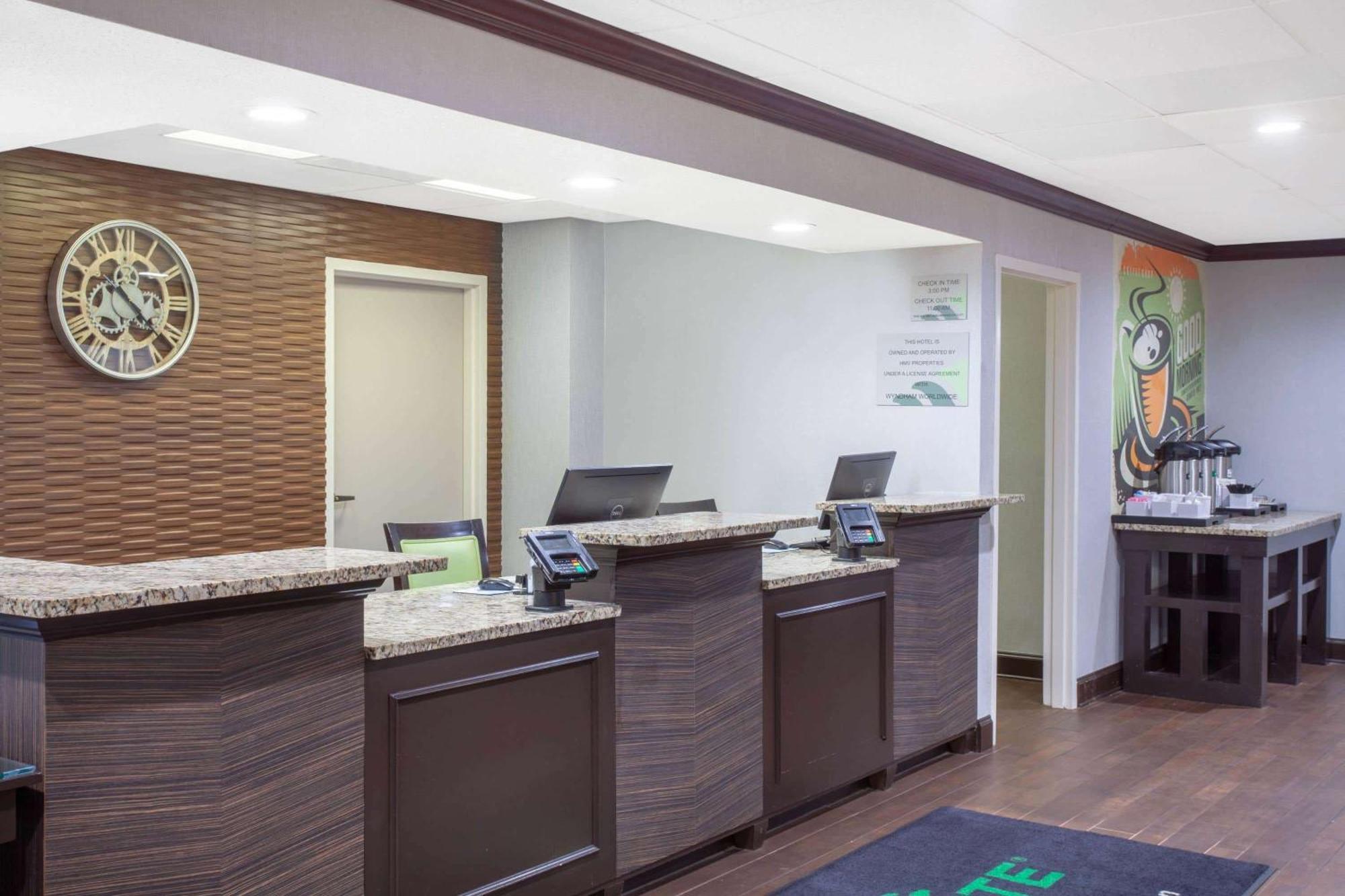 Wingate By Wyndham Charleston Coliseum Hotel North Charleston Exterior photo